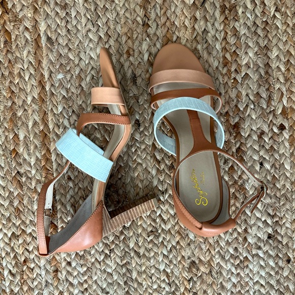 NWT Seychelles Dress Code Luggage Multi T Strap Heels, size 10 - Picture 2 of 5